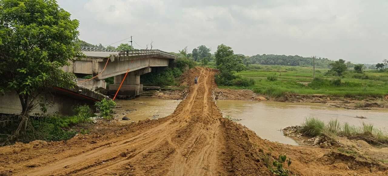 Ranchi news : पेलौल पुल के बगल में बनाया जा रहा डायवर्सन, आवागमन में होगी सुविधा