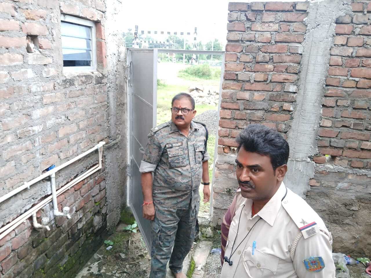 आभूषण व्यवसायी के घर से सशस्त्र अपराधियों ने छह लाख के जेवर व नकदी लूटे