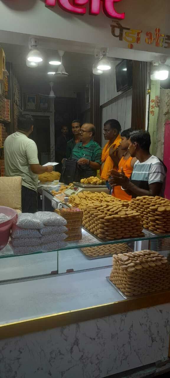 Deoghar News : खाद्य सुरक्षा उड़नदस्ता टीम देख दुकान बंद कर भागे दो मसाला विक्रेता