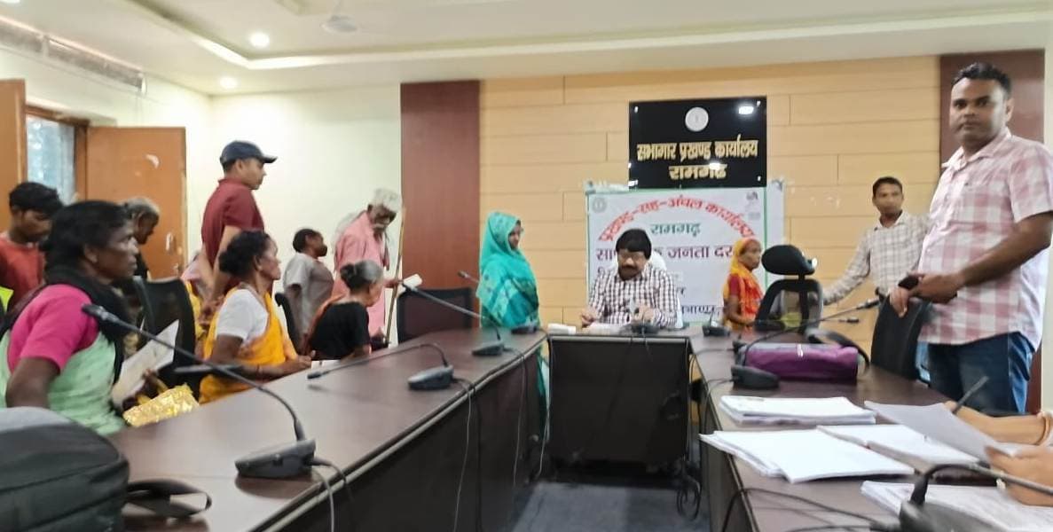 रामगढ़ में जनता दरबार में समाधान के लिए मिले 58 आवेदन
