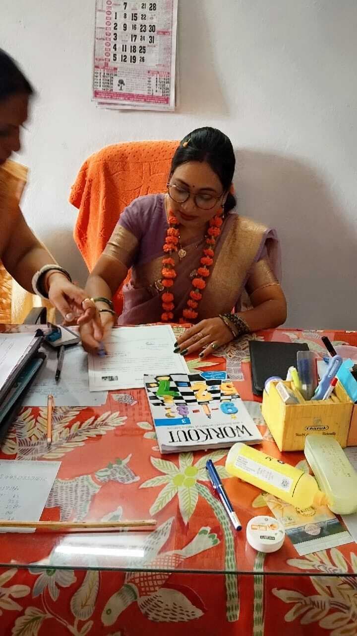पुरस्कार प्राप्त शिक्षिका ने प्रधान शिक्षक के पद पर किया योगदान