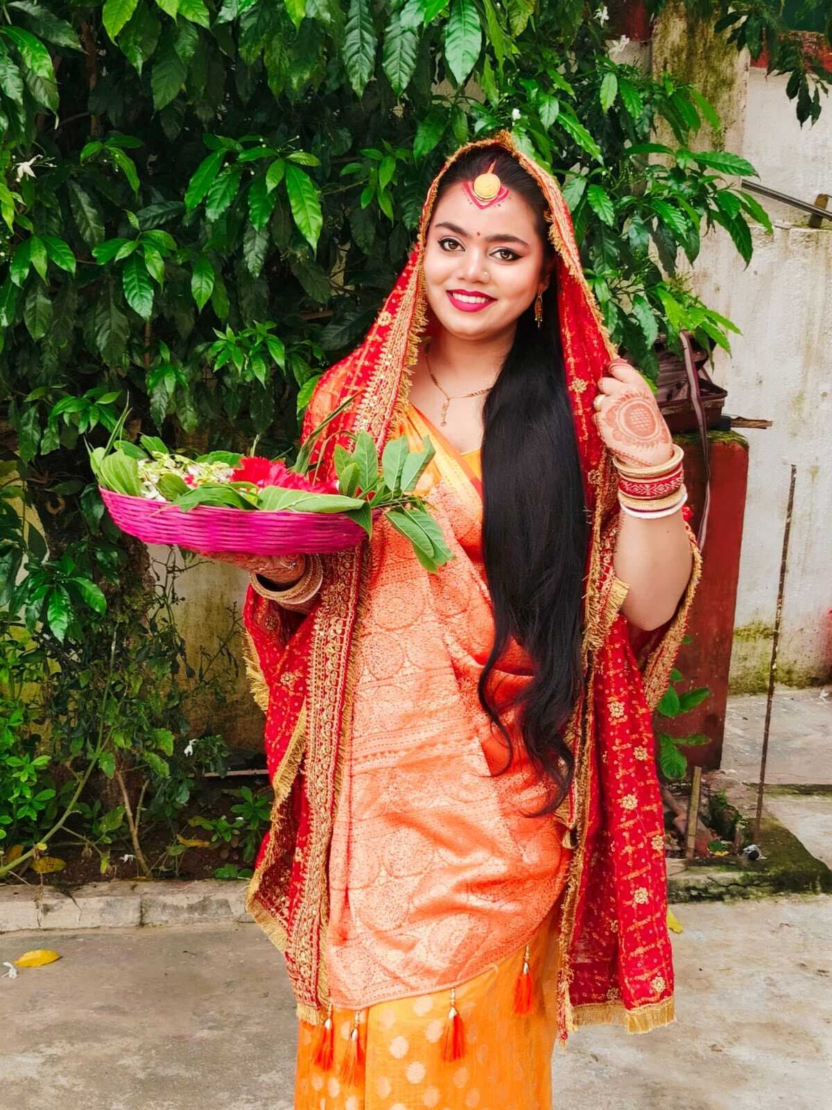 Ranchi News : मायके में नागदेवता की पूजा और कथा सुन उत्सव मना रही हैं नवविवाहिताएं