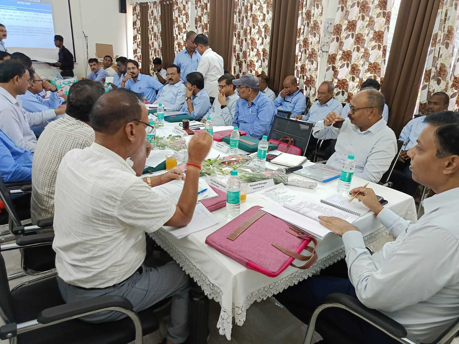 सेफ्टी कमेटी की बैठक में सदस्यों ने प्रबंधन  को दिये कई सुझाव