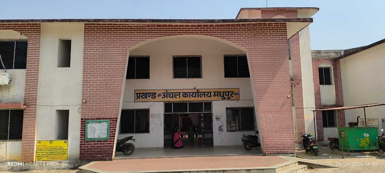 अधिकारियों व कर्मियों के श्रावणी मेले ड्यूटी में चले जाने से ग्रामीणों को हो रही है परेशानी