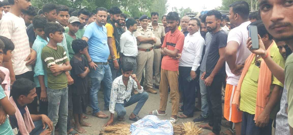 स्कार्पियो के धक्के से बाइक सवार युवक की मौत, सड़क जाम