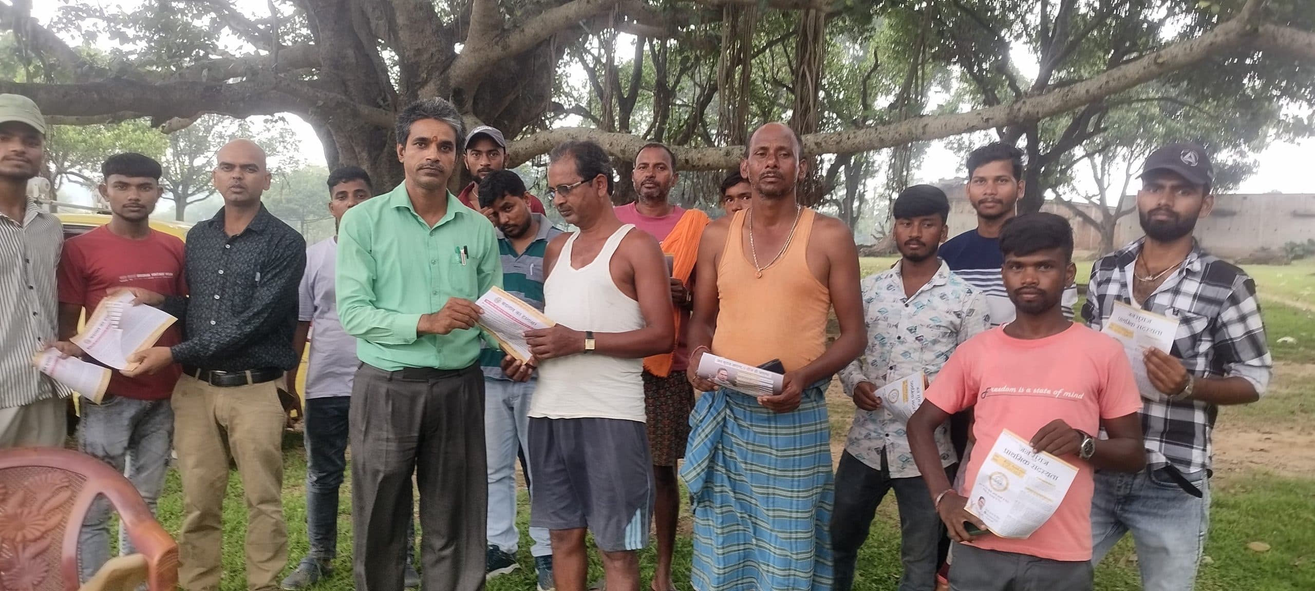 जनसुराज के नेताओं ने ग्रामीणों को बिहार बदलाव की दी जानकारी