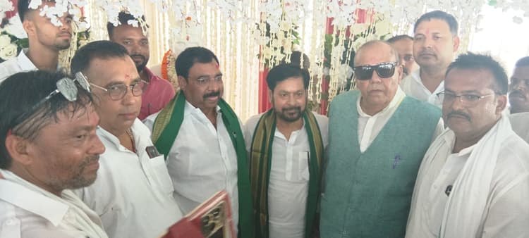 स्वतंत्रता सेनानी व पूर्व विधायक की प्रतिमा का हुआ अनावरण