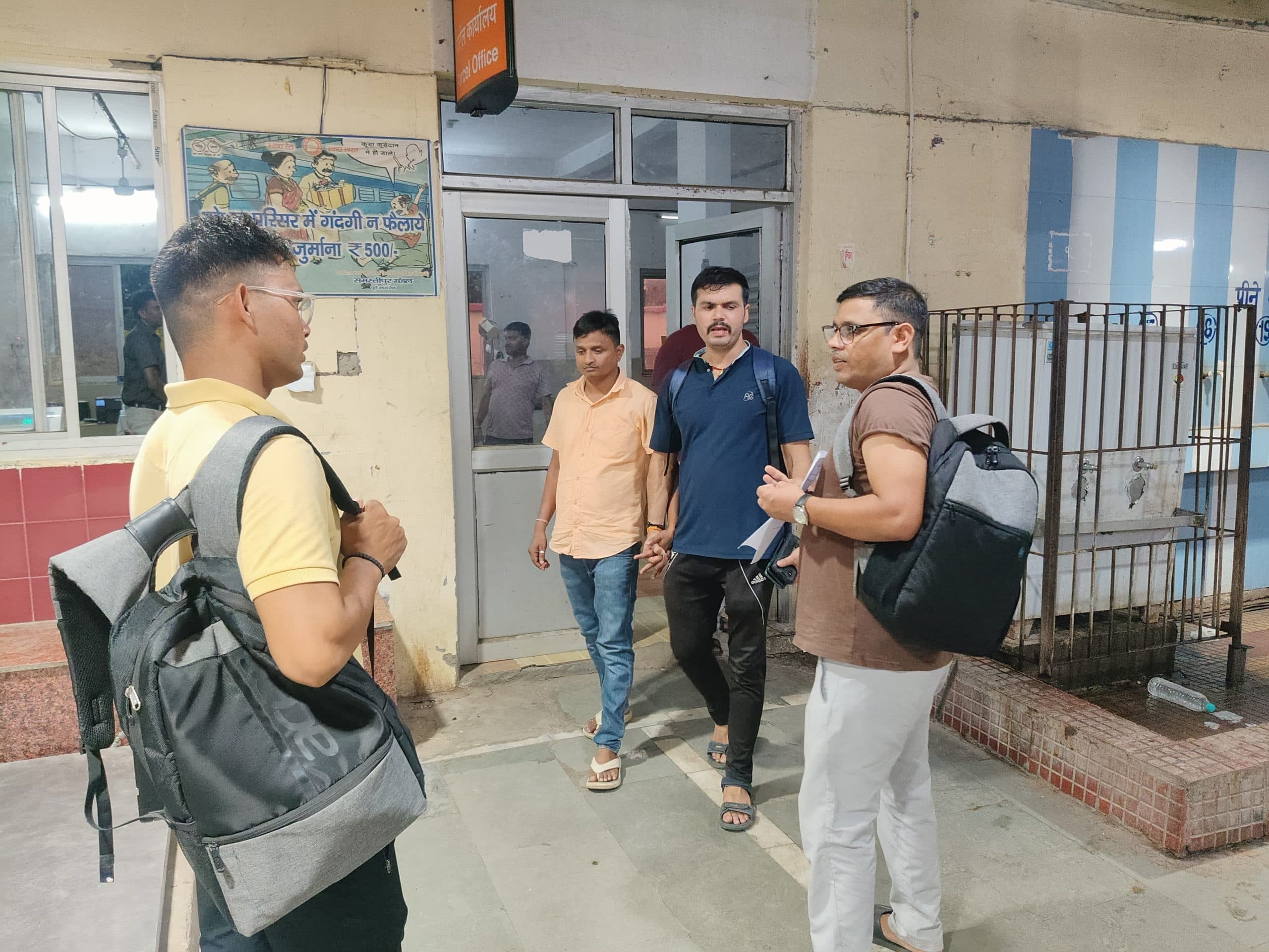 Motihari: रक्सौल के रेलवे बुकिंग क्लर्क 20 हजार रिश्वत लेते गिरफ्ताररुपये