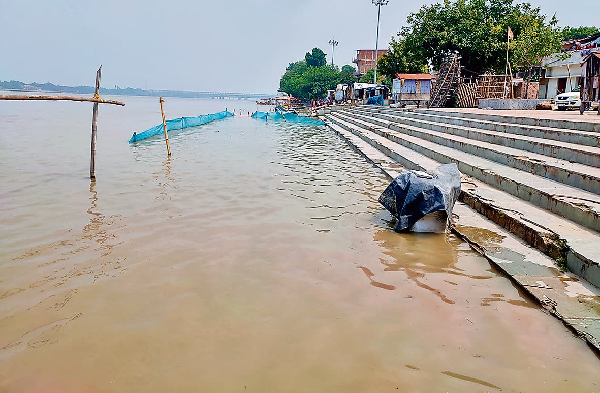 Hajipur News : गंगा का घटा जल स्तर, गंडक में उफान