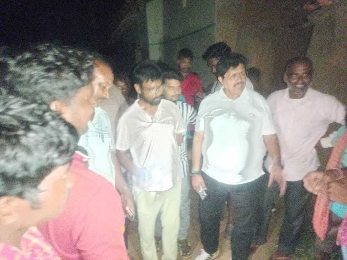 सर्पदंश से युवक की मौत, -परिजनों से मिलकर ढाढस बढ़ाया:आपदा के तहद चार लाख जल्द दिलाया जाएगा:चुन्ना