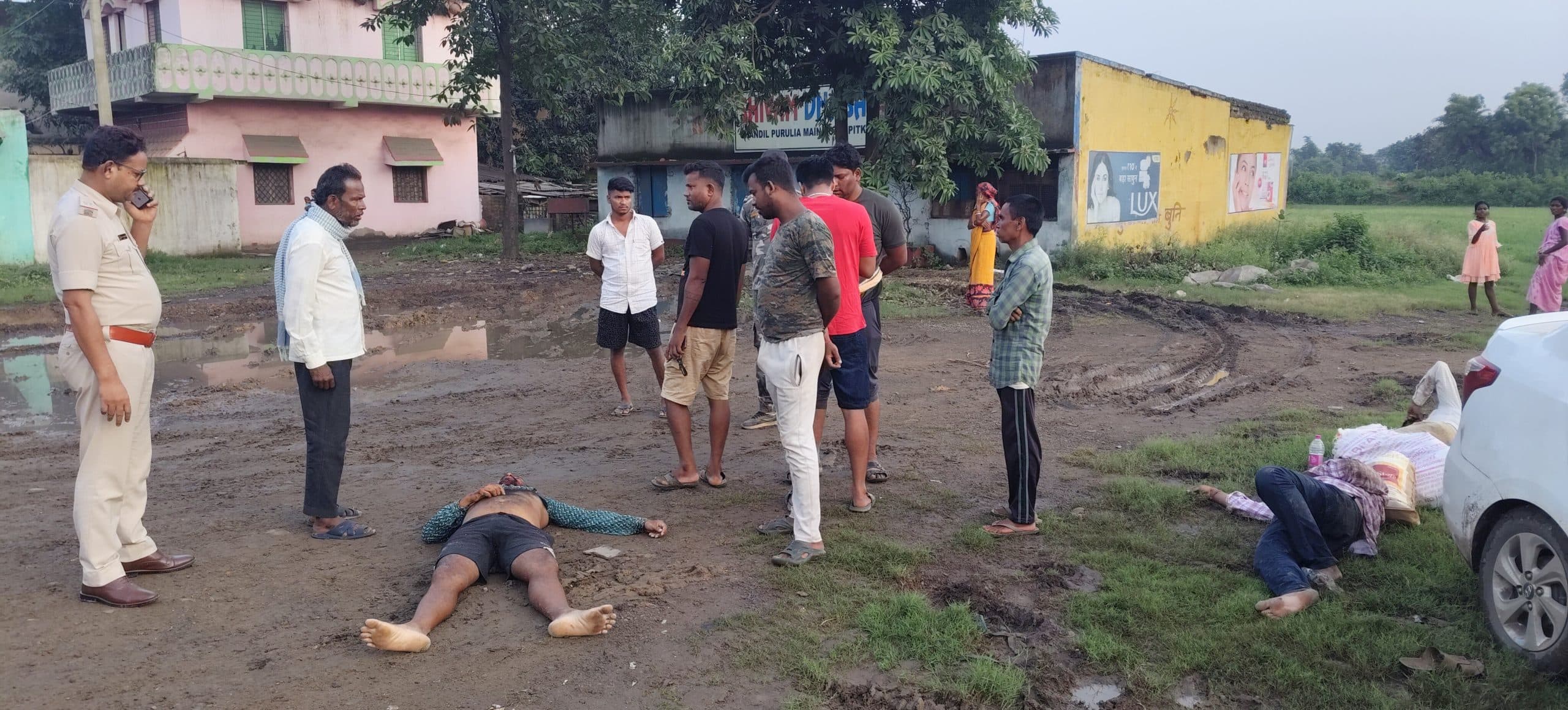 Seraikela Kharsawan News : चांडिल में कार व ट्रक में भिड़ंत चालक की मौत, तीन घायल