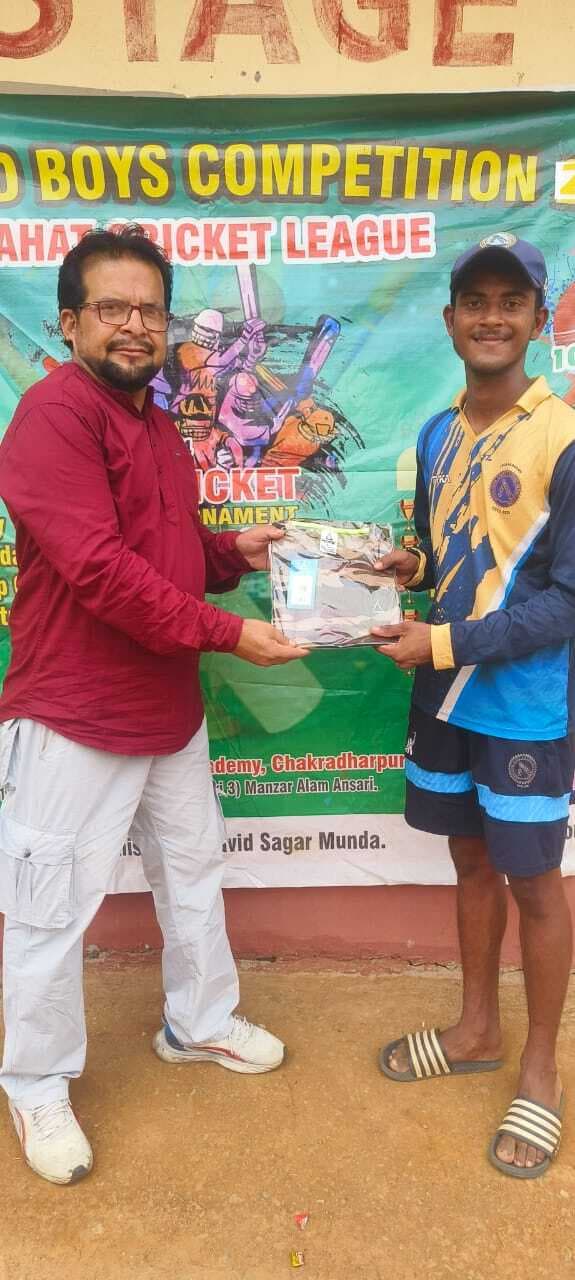 Chaibasa News : चक्रधरपुर को हराकर रांची वारियर्स फाइनल में पहुंचा