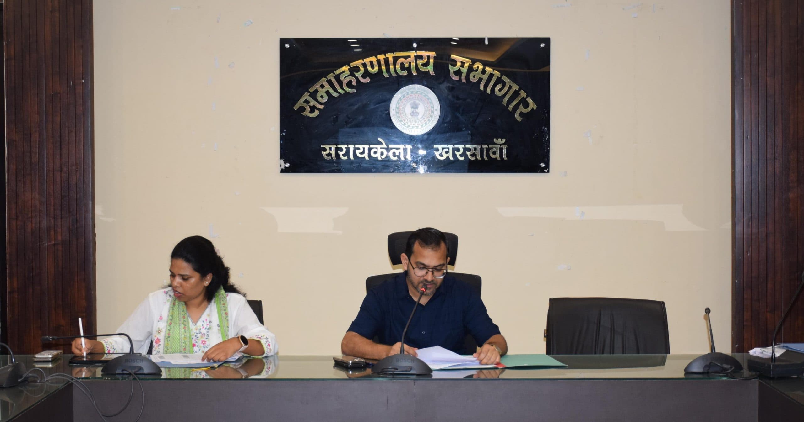 Seraikela Kharsawan News : अधूरे पीएम आवास को शीघ्र पूरा करें लाभुक