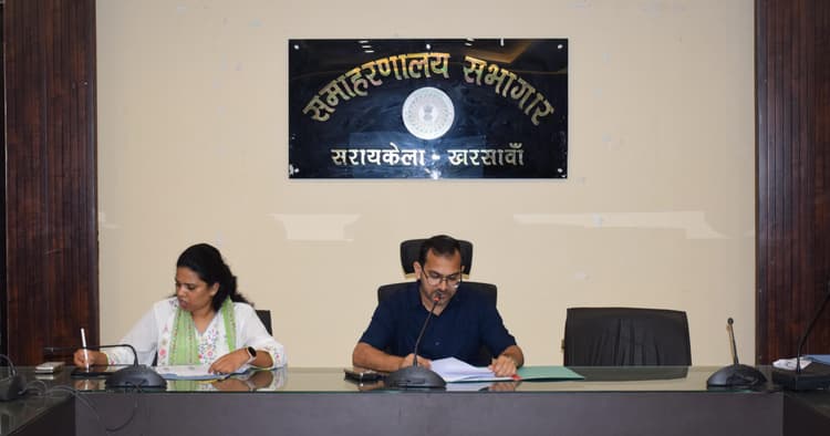 Seraikela Kharsawan News : अधूरे पीएम आवास को शीघ्र पूरा करें लाभुक