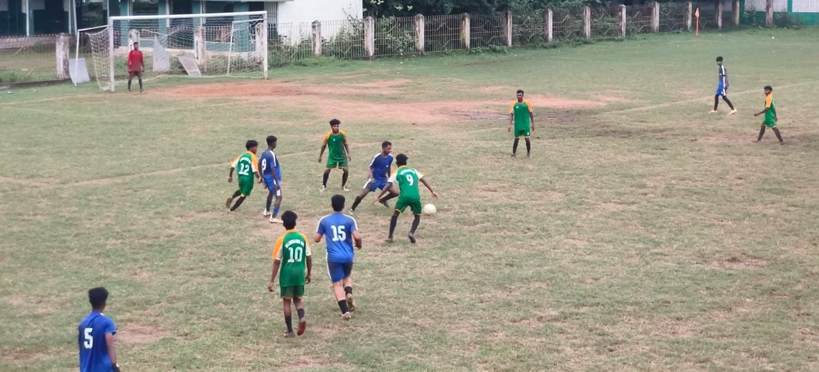 Seraikela Kharsawan News : जिला फुटबॉल लीग: खरसावां ने सेरेंगदा को 8-1 से हराया