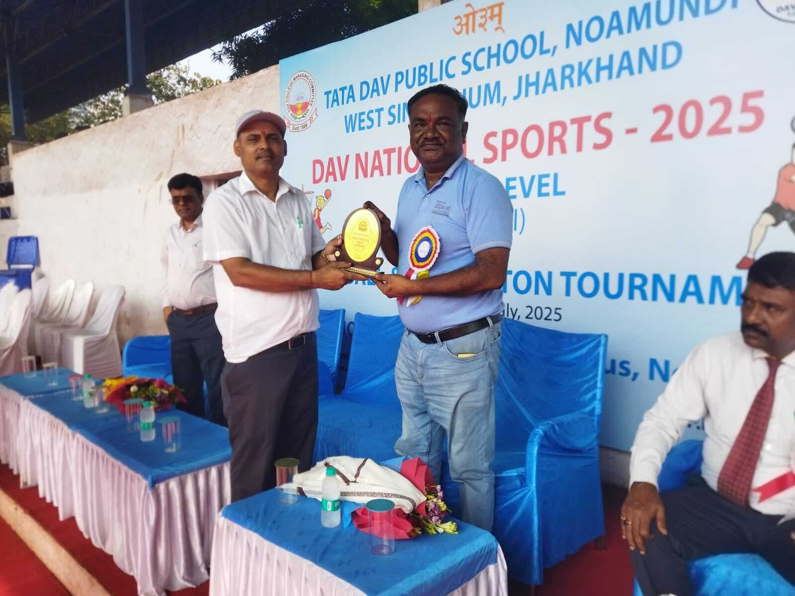 Chaibasa News : खेल हमारे जीवन को संतुलित, संयमित और अनुशासित बनाता है : डी विजेन्द्र