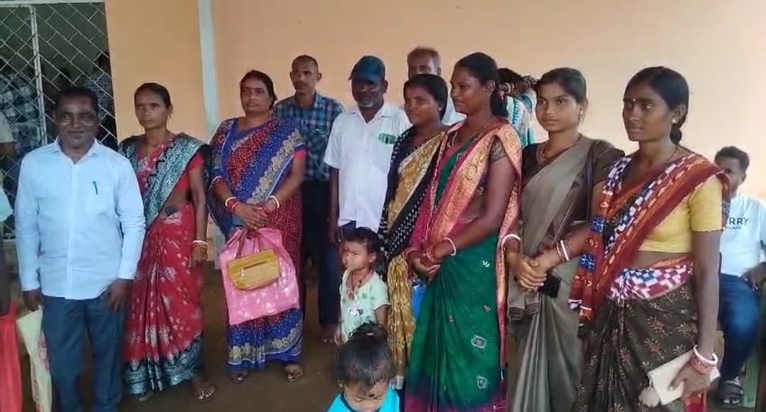 Chaibasa News : भौगोलिक जटिलता के कारण परेशान हो रहे ग्रामीण