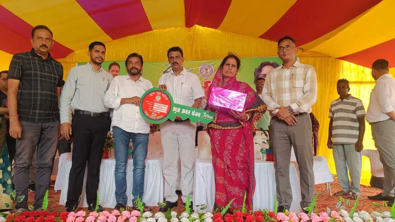 East Singhbhum News : केंद्र ने पीएम आवास बंद किया, तो हेमंत ने अबुआ शुरू किया : समीर