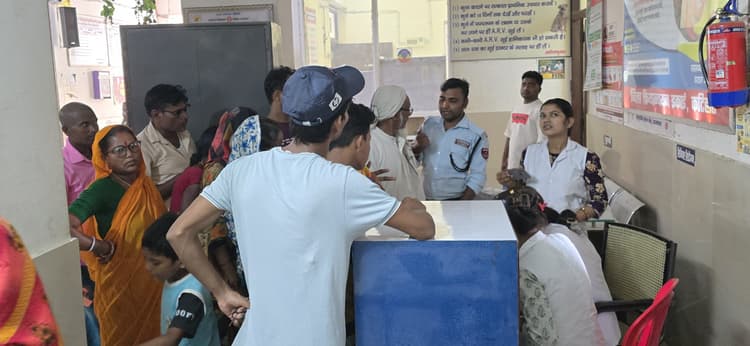 मौसम के बदलाव से अस्पताल में मरीजों की बढ़ी भीड़