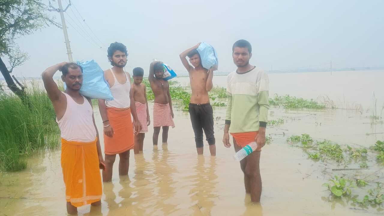 Bhagalpur news घोघा-प्रशस्तडीह मार्ग पर बह रहा पांच फीट पानी