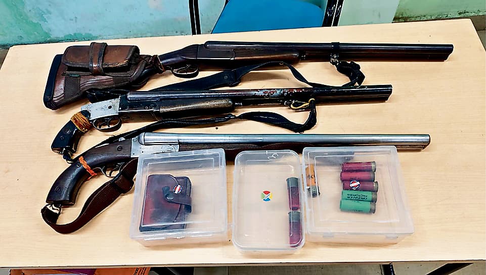 Jamshedpur News : फर्जी आर्म्स लाइसेंस पर आभूषण दुकान में ड्यूटी कर रहे थे सुरक्षा गार्ड, तीन रायफल और 13 गोली जब्त