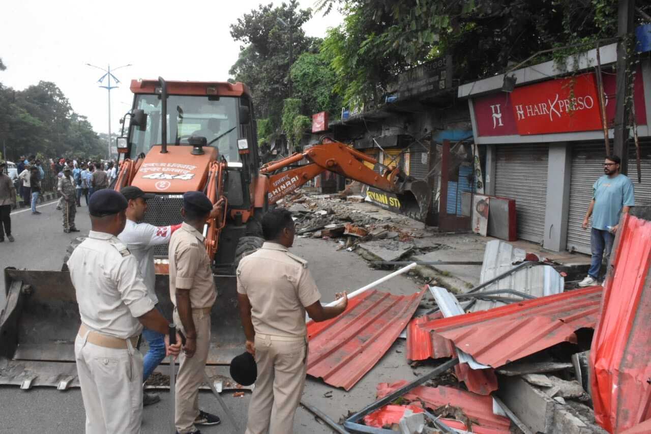 Dhanbad News: रणधीर वर्मा चौक से आइएसएम गेट तक हटाया गया अतिक्रमण