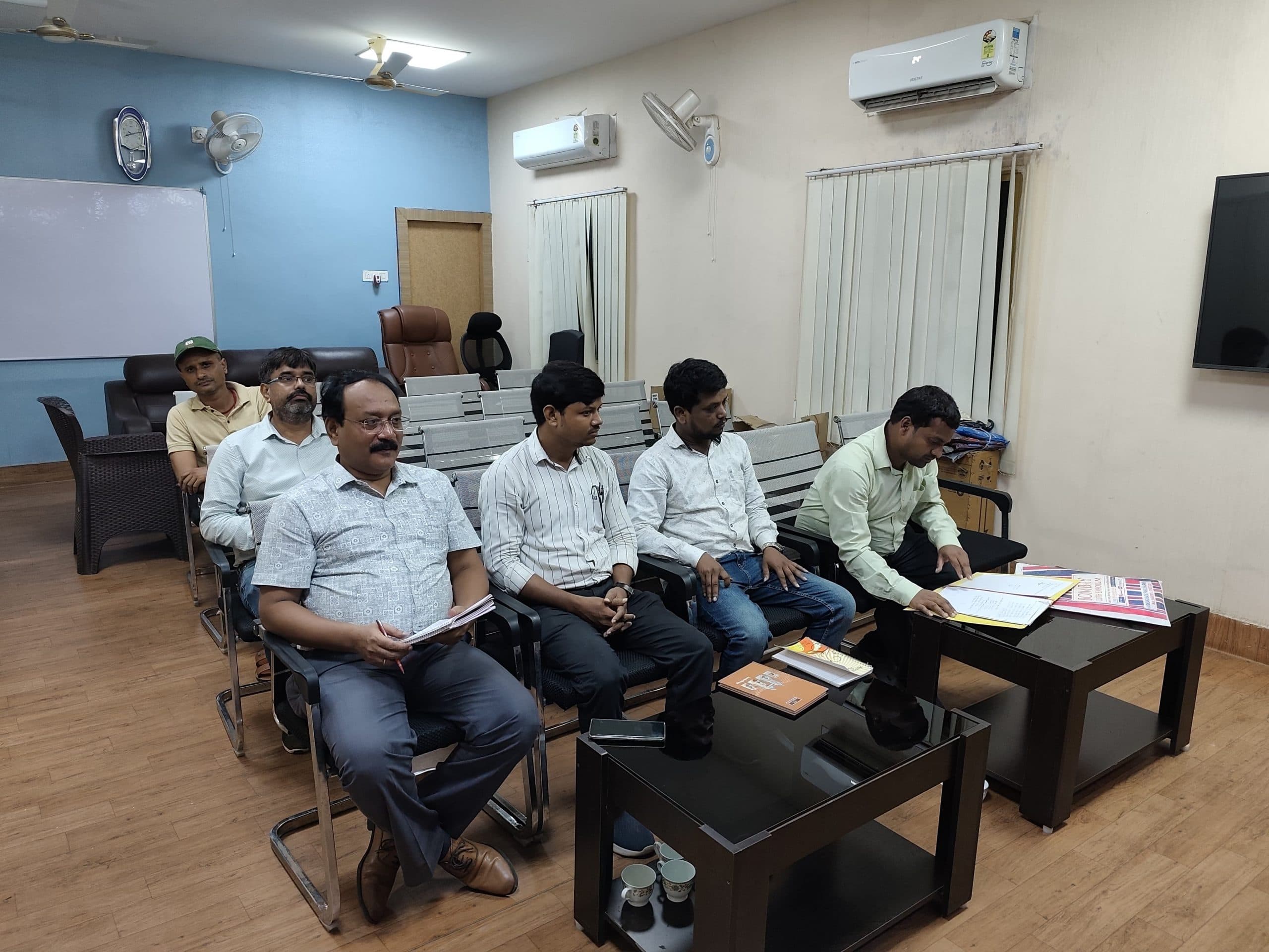 संपूर्णता अभियान सफल बनायें अधिकारी: डीसी