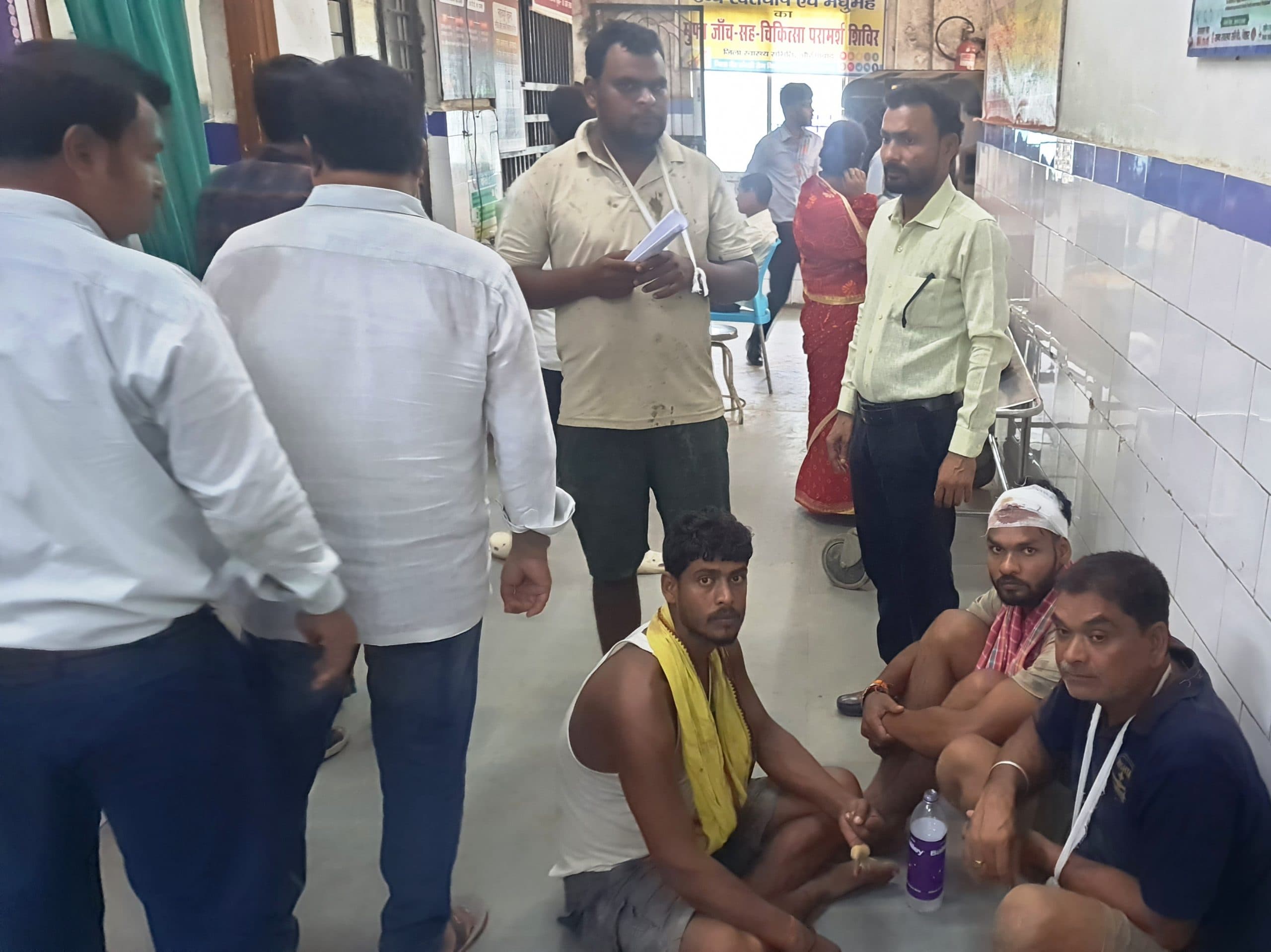 ओबरा के देवकली में भिड़े दो पक्ष, छह लोग घायल