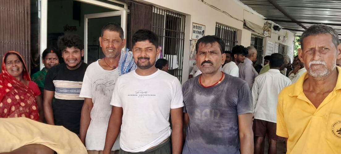 बाजार बर्मा करेंट की चपेट में आने से किसान की मौत, एक जख्मी