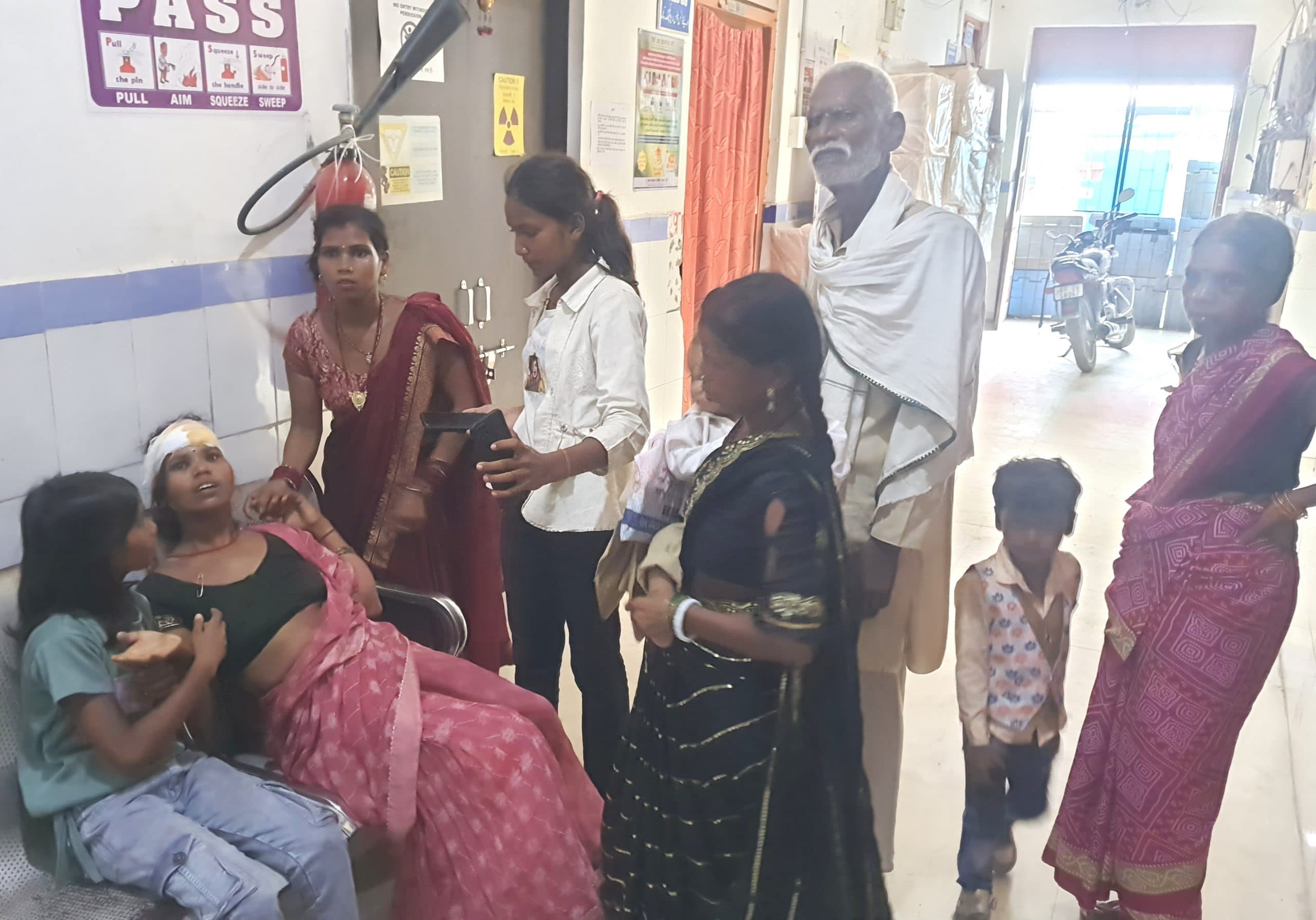 देवर ने भाभी को पीटा