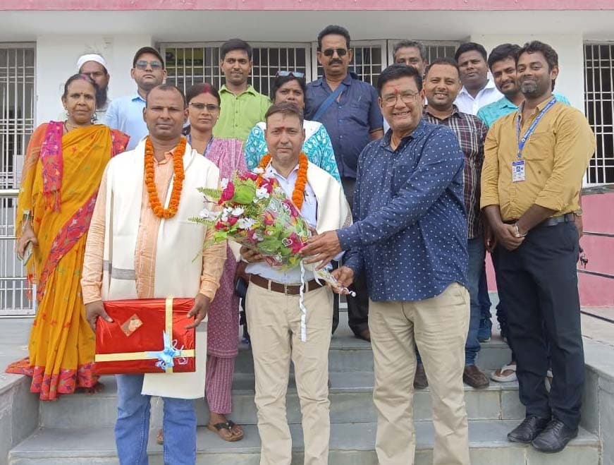 नवनियुक्त प्रधानाध्यापक ने दिया योगदान, पुराने को दी गयी विदाई