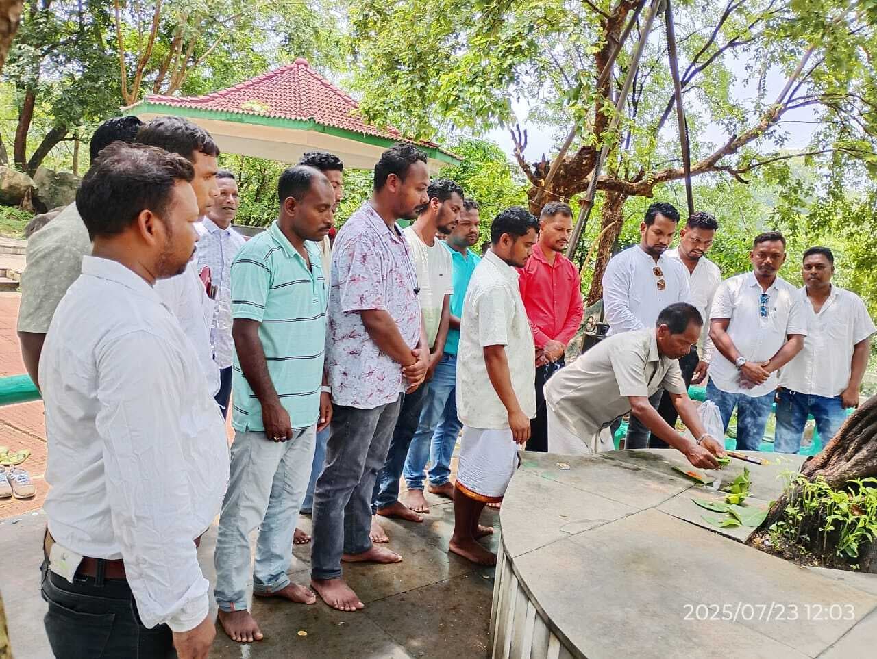 ग्लास फ्लाइओवर के निर्माण के लिए मिट्टी जांच करने पहुंची टीम