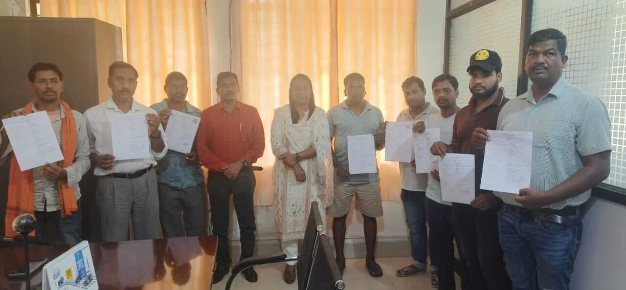 शिविर लगा कर बनाया गया जिला के ऑटो चालकों का परमिट