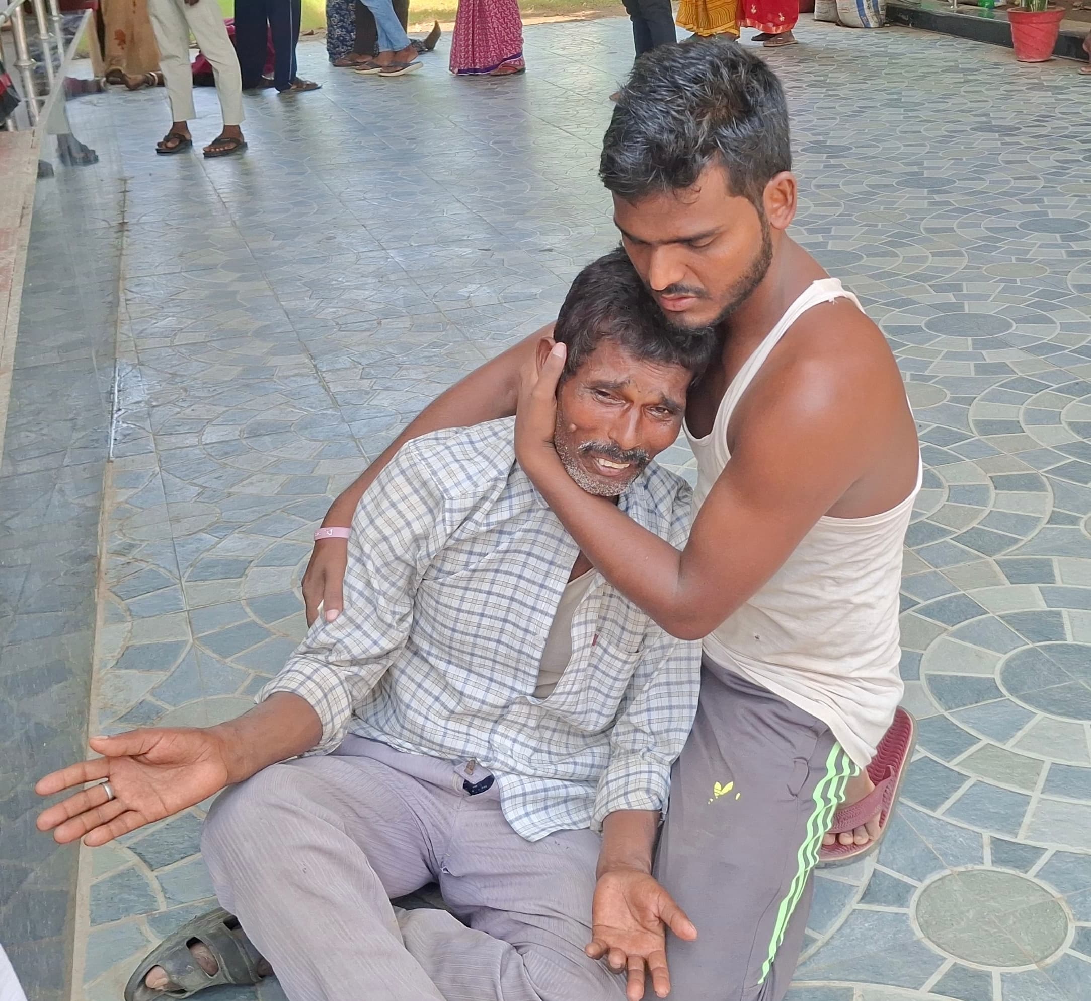 मवेशी चराने गये युवक की करेंट की चपेट में आने से मौत