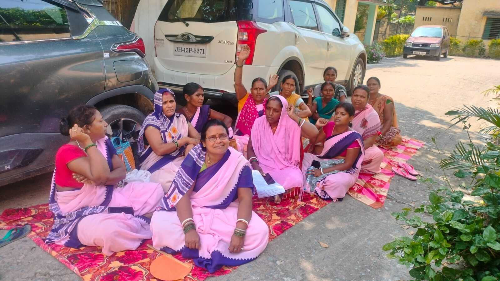 सामुदायिक स्वास्थ्य केंद्र सूर्यगढ़ा में आशा ने दूसरे दिन धरना किया समाप्त