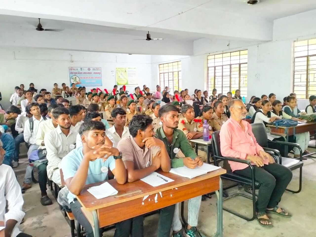 एक पेड़ मां के नाम के तहत किया गया पौधरोपण