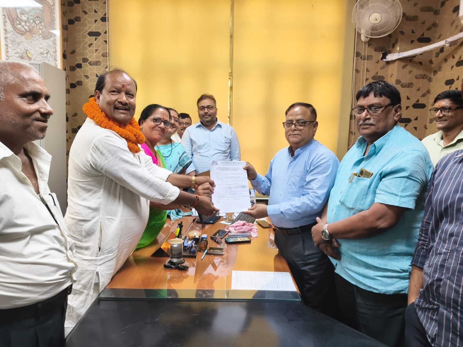 सीनेट चुनाव के लिये बुधवार को 10 प्रत्याशियों ने कराया नामांकन