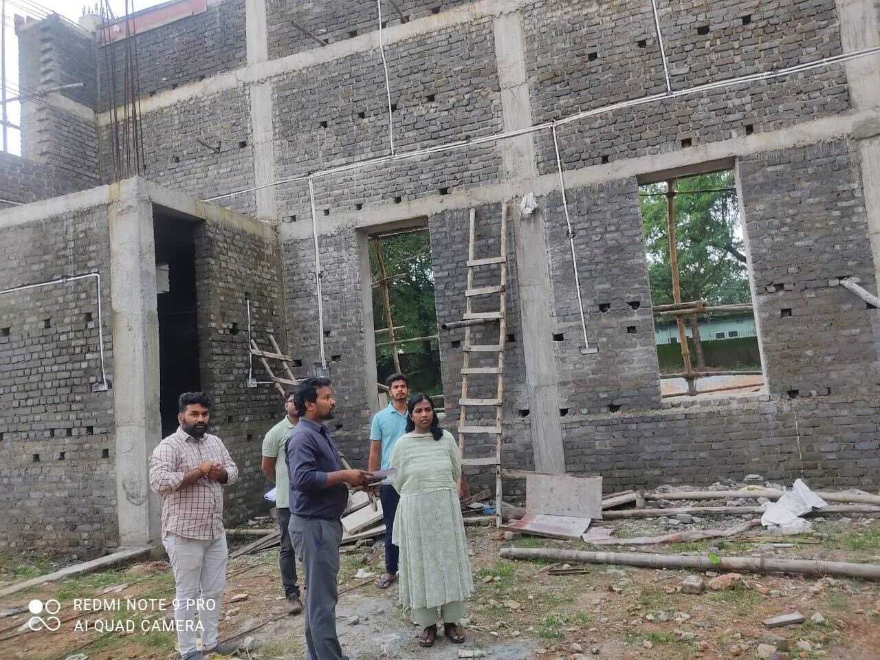 उपायुक्त ने किया निर्माणाधीन बैडमिंटन स्टेडियम का निरीक्षण