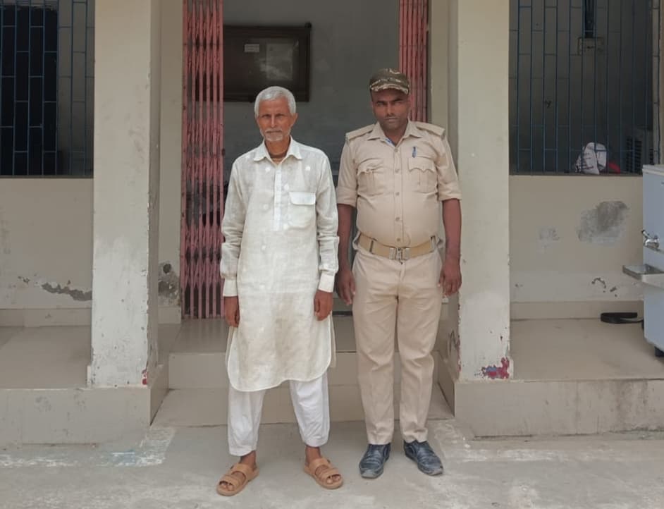 उचकागांव पुलिस ने इनामी बदमाश धमाका बाबा को सीतामढ़ी से किया गिरफ्तार