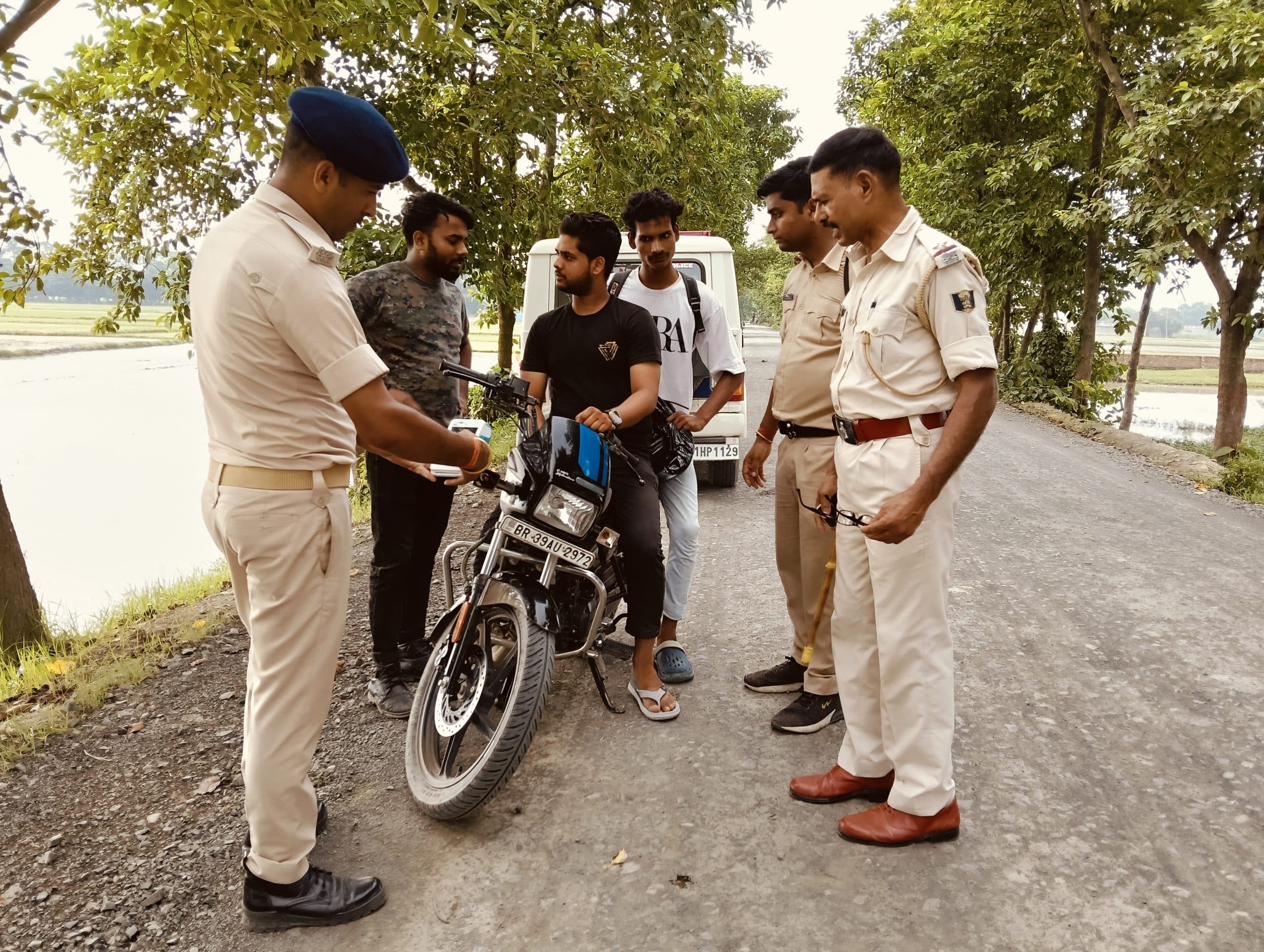 सालमारी में चलाया गया वाहन जांच अभियान