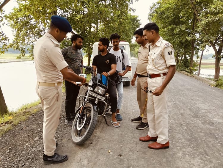 सालमारी में चलाया गया वाहन जांच अभियान