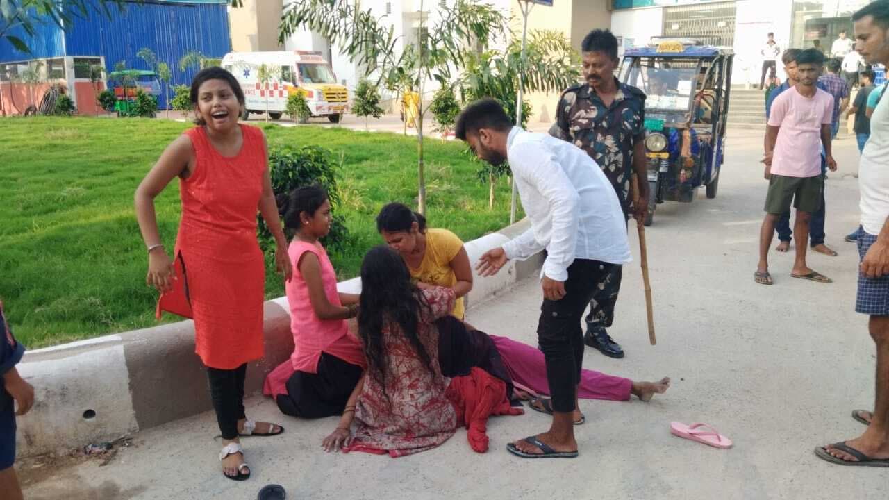 सड़क दुर्घटना में बाइक सवार महिला की मौत