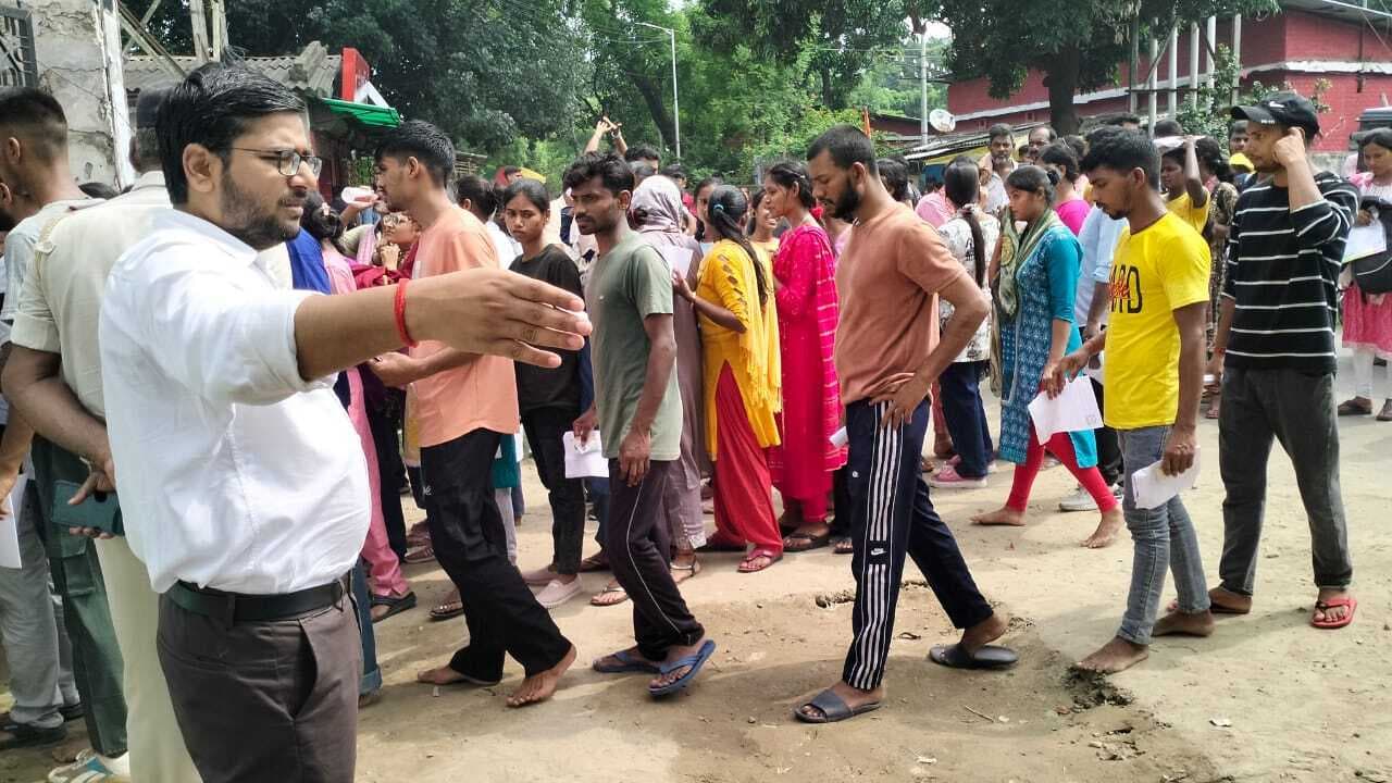 सिपाही भर्ती परीक्षा: डिवाइस के साथ परीक्षा देते पकड़ा गया एक अभ्यार्थी