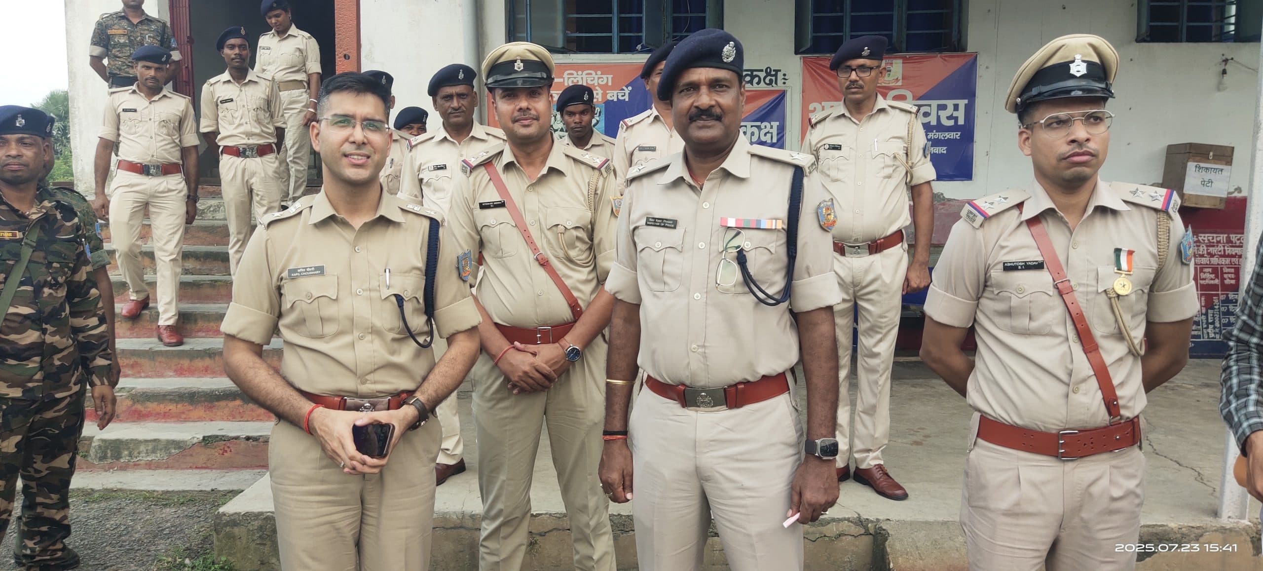 Dhanbad News : क्षेत्र में लगातार गश्त करे पुलिस : ग्रामीण एसपी