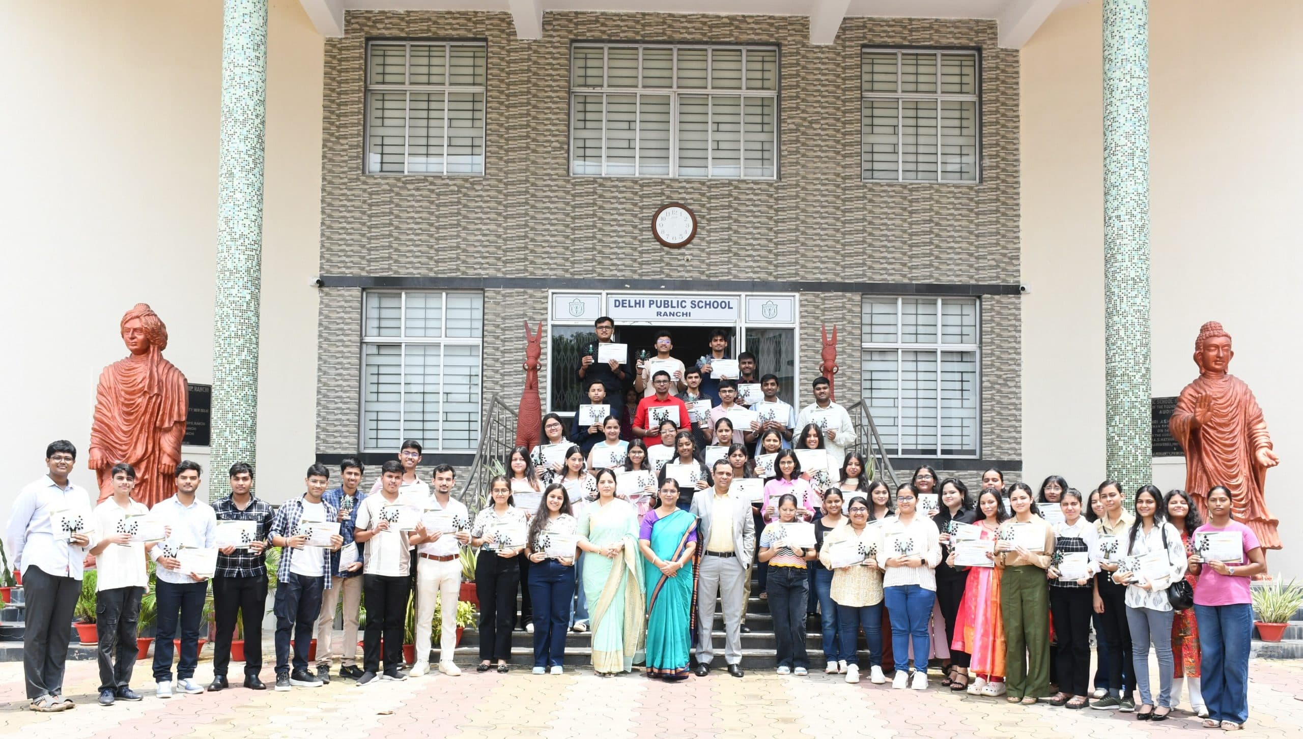 Ranchi News : डीपीएस ने मेधावी विद्यार्थियों को किया सम्मानित
