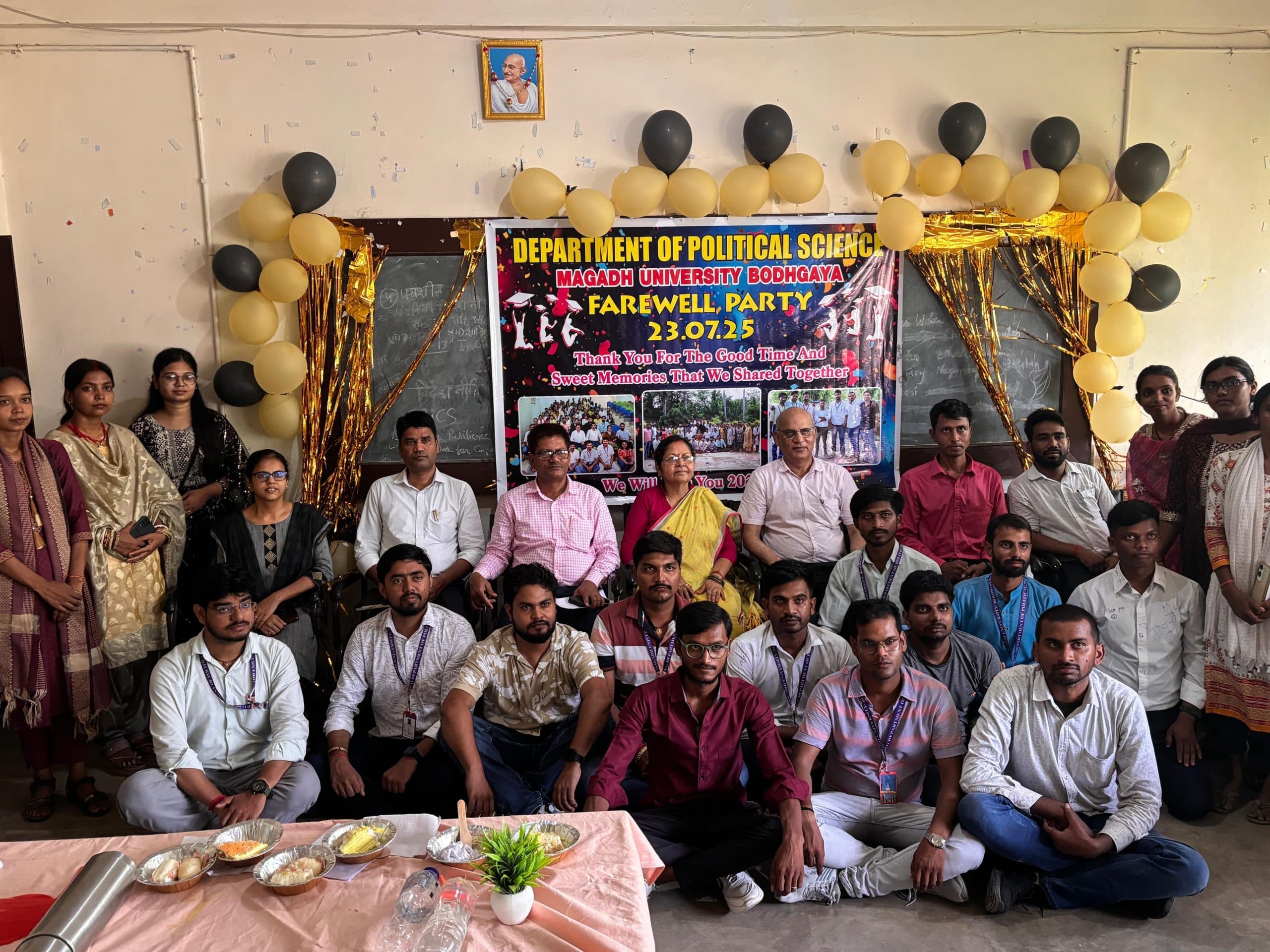 एमयू के राजनीति विज्ञान विभाग में फेयरवेल, छात्रों ने दी भावभीनी विदाई