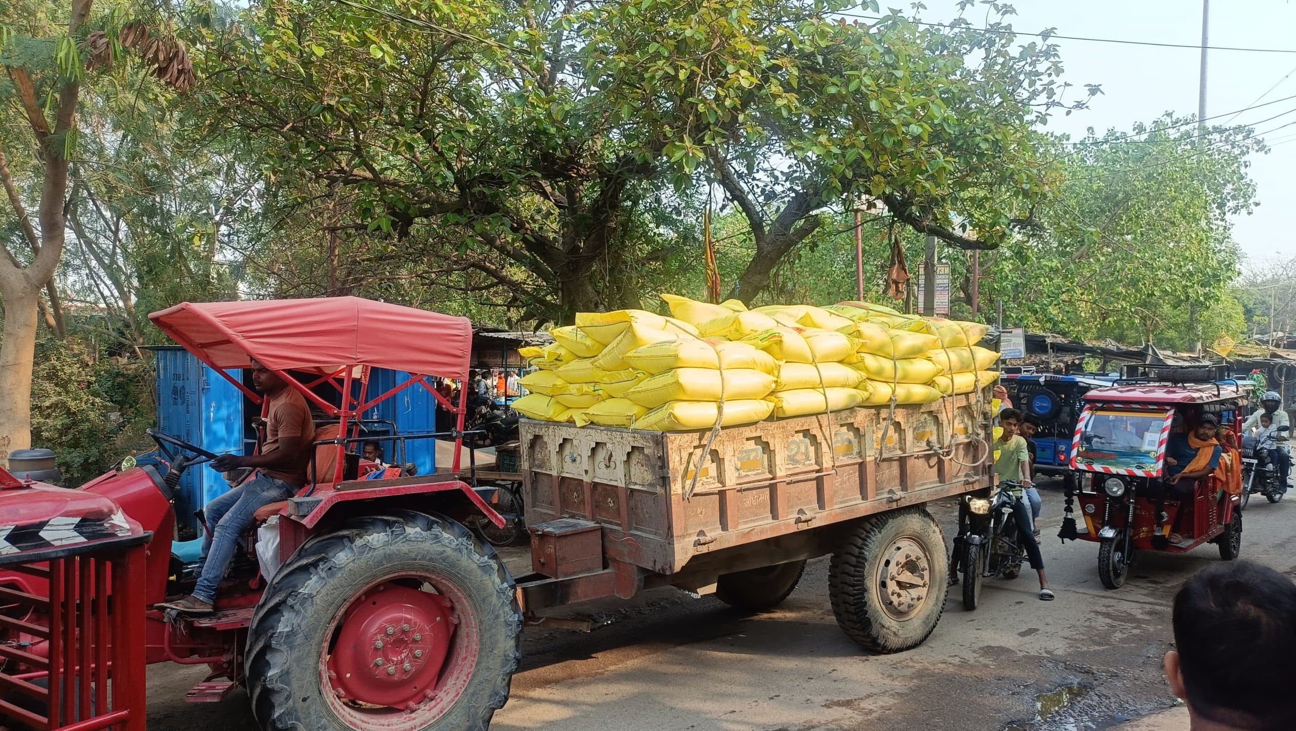 खाद के लिए सिविल, पुलिस प्रशासन और वकील आमने-सामने