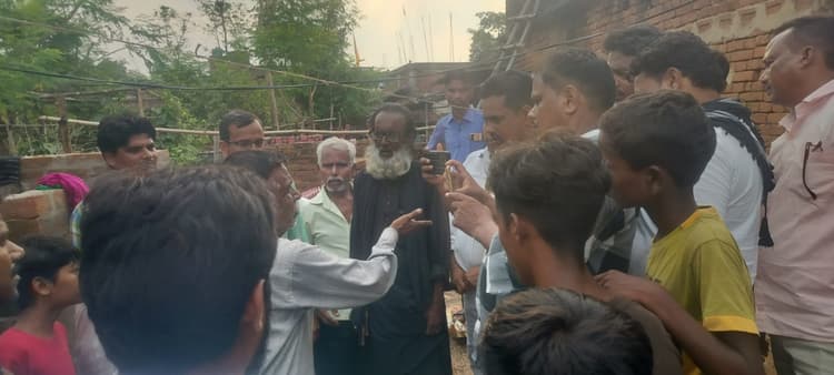 करेंट की चपेट में आयी दो बहनें, एक की मौत, एक गंभीर