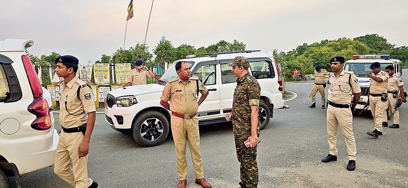Saran News : ग्रामीण एसपी ने किया विभिन्न थानों का औचक निरीक्षण