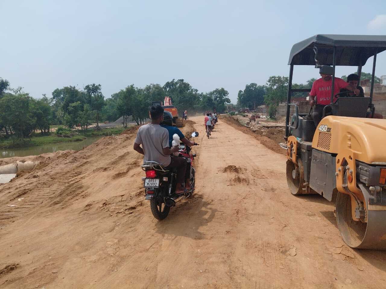 बांका-अमरपुर मुख्य मार्ग पर ओढ़नी नदी में बना डायवर्सन हुआ चालू